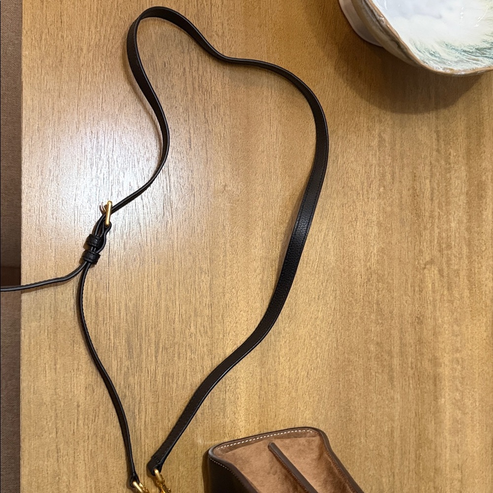 Tory Burch Black Leather Shoulder Bag with Gold Accents - Picture 10 of 14